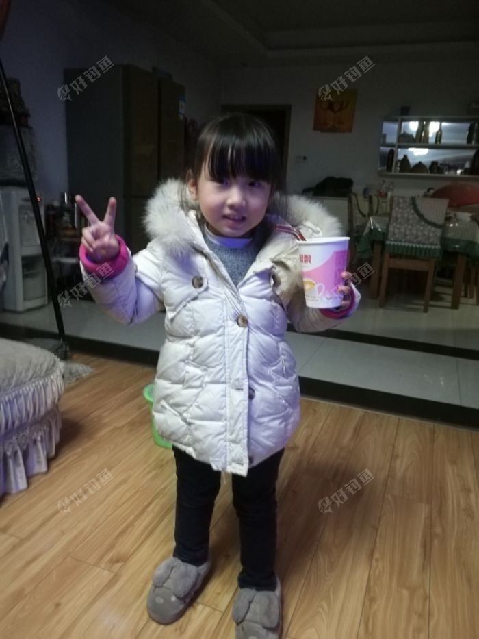 给女儿照张POS像,让她美美的安心先睡,
并保证今早送上学