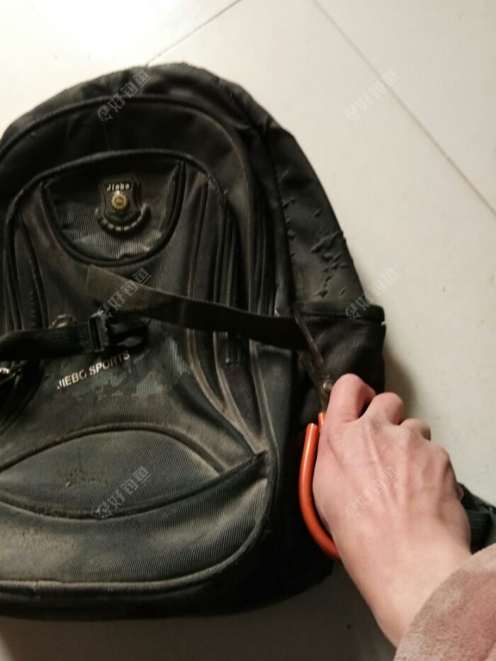 旧版上的背带！