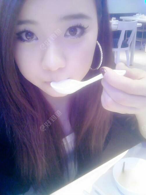 美女镇楼，越看越觉得长的有点像我老婆呢?