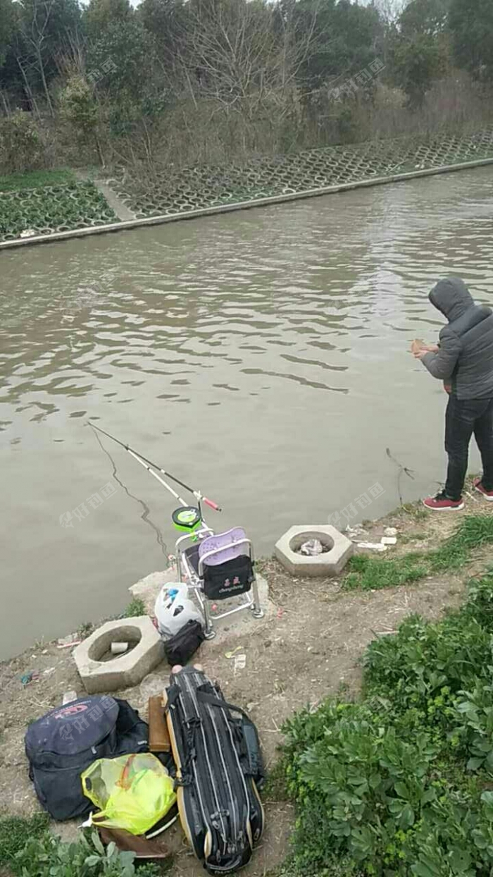奉浦路神州路交叉口河流