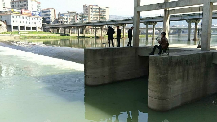 英山县城大桥下