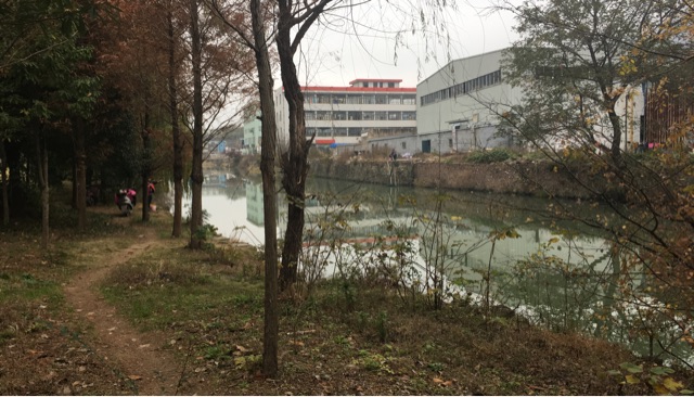 御景华庭东边河道