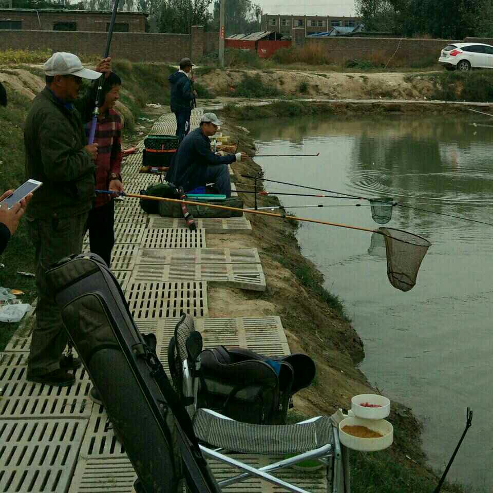 梁山火车站鱼乐园