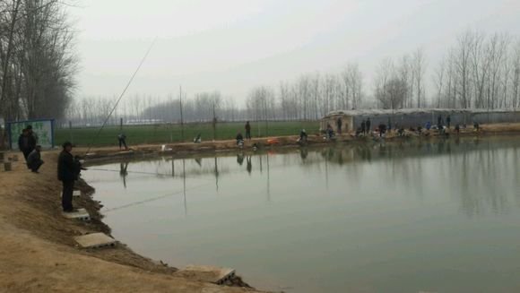 望远银子湖老王垂钓