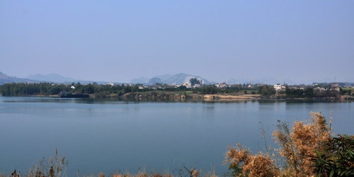 戴南派出所东面大河