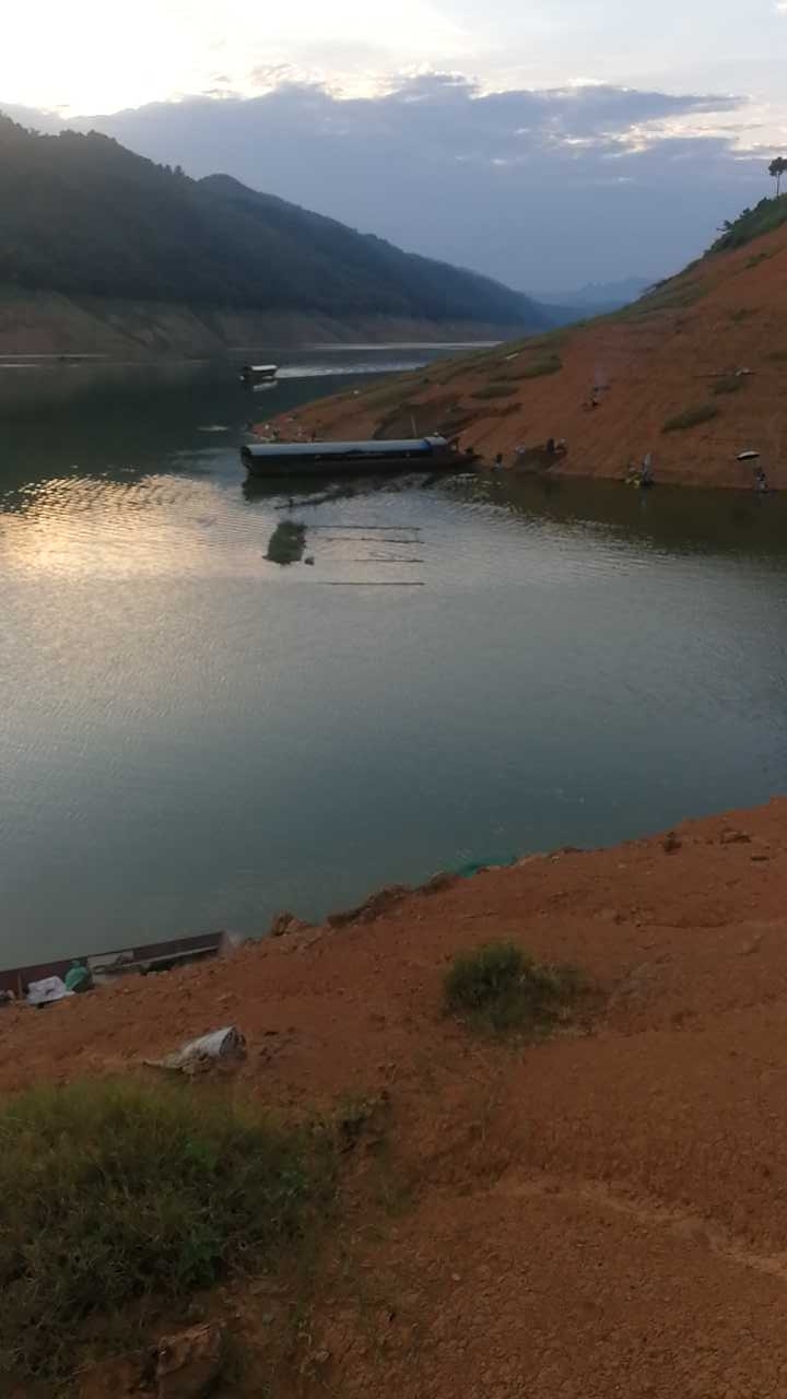 万峰湖移动钓船