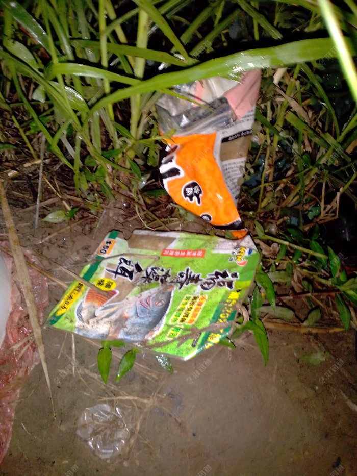 把别的钓友丢的垃圾带走