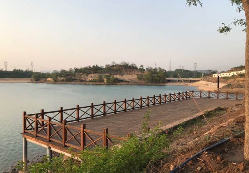 西部长青万泉湖垂钓园