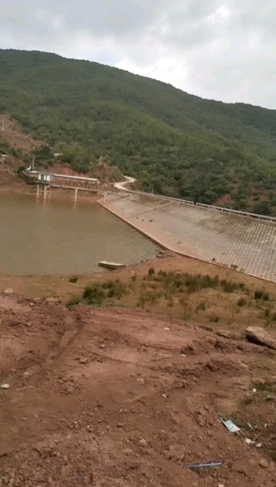 楚雄苍岭竹园蜂窝河水库
