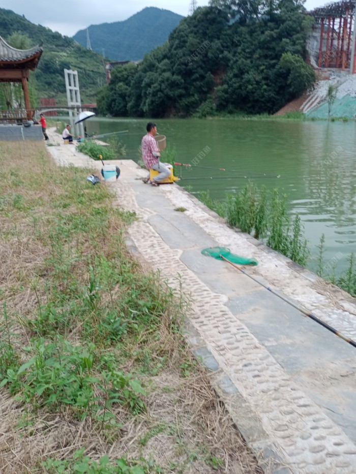 左边下游钓友不多。