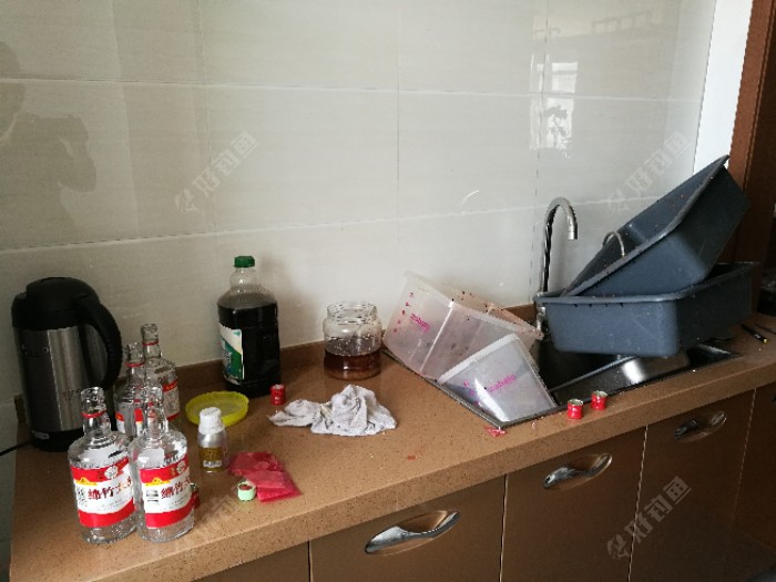 最后收拾战场，还好这里没人办公了，都搬写字楼去了，这个办公室基本就是我的大本营